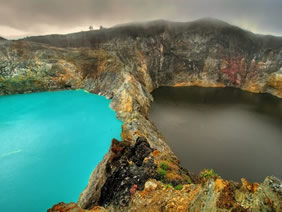 kelimutu-lake